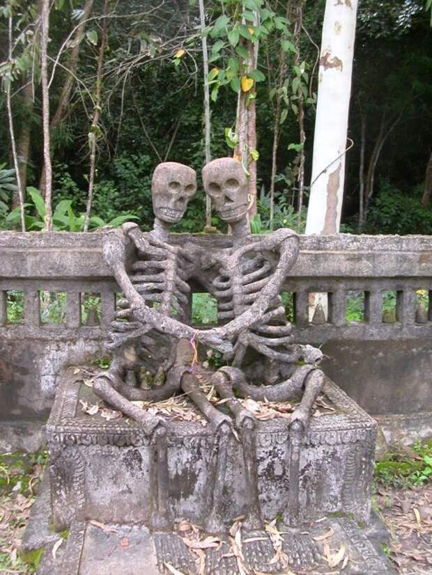 Влюбленные скелеты, Нонг Кай