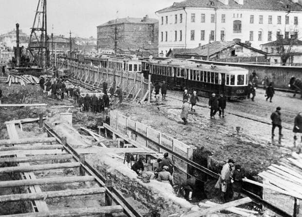 Московский метрополитен в сегодня отмечает свой юбилей — ровно 80 лет назад была запущена первая, Сокольническая линия столичной подземки.