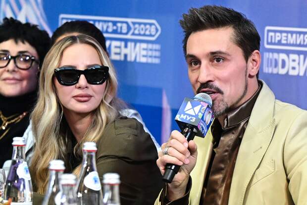 Дима Билан вышел в свет в сапогах 24-летней давности