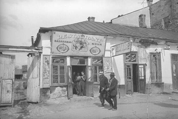 Ресторан. Георгий Петрусов, 1940 год, Молдавская ССР, Кишинев, из архива МАММ/МДФ.