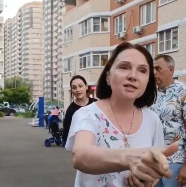 В Краснодаре заукраинки устроили скандал помогающим бойцам СВО жёнам и матерям