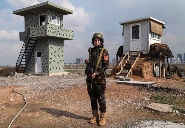 На страже военного лагеря на севере Ирака На страже военного лагеря на севере Ирака