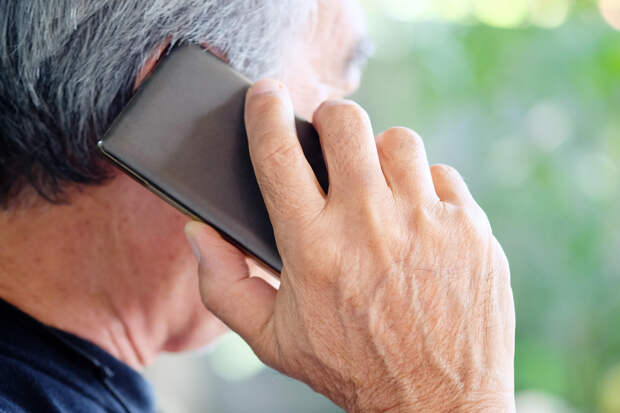 Мошенники обманули известного ученого на сотни тысяч рублей