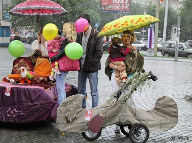 Прикольные экземпляры с Парада детских колясок в Тюмени.