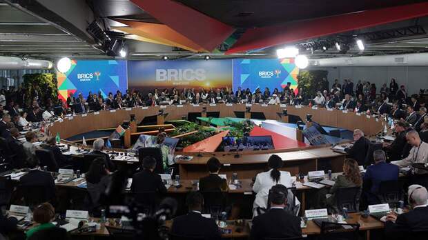 Политолог объяснил превосходство БРИКС над «большой семеркой»