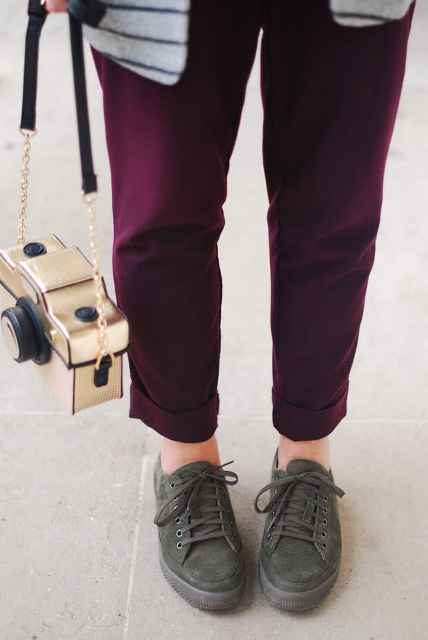 Loose fit pants and army green lace ups