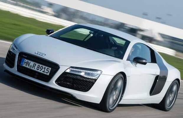 Автомобиль Audi R8.