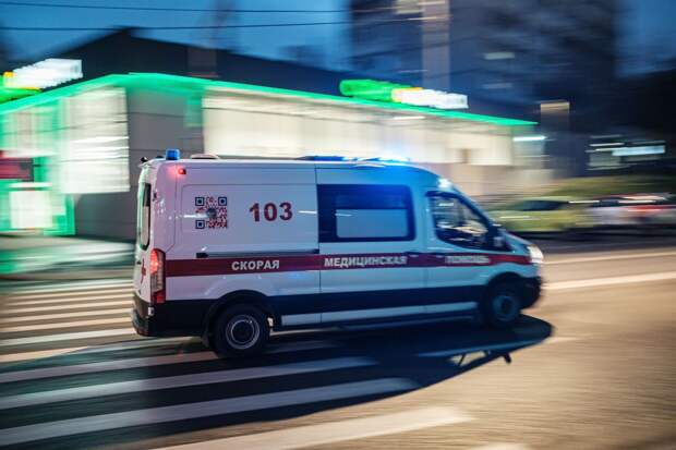 Найденную в Смоленске 9-летнюю девочку осматривают медики