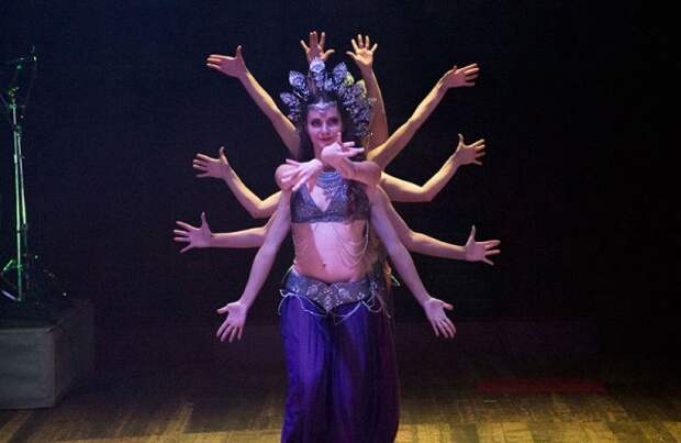 В Севастополе божественная женская энергия завладела залом (ФОТО)