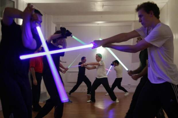 Фанаты "Звездных войн" ликуют: бои на световых мечах теперь официально вид спорта