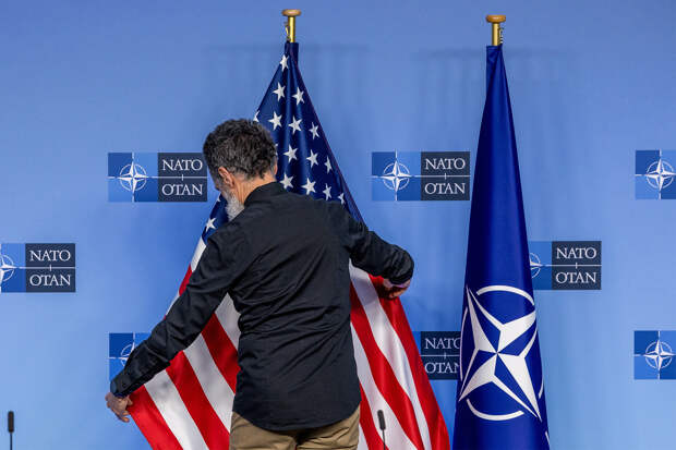 В Европе заговорили о риске стран НАТО остаться вассалами США