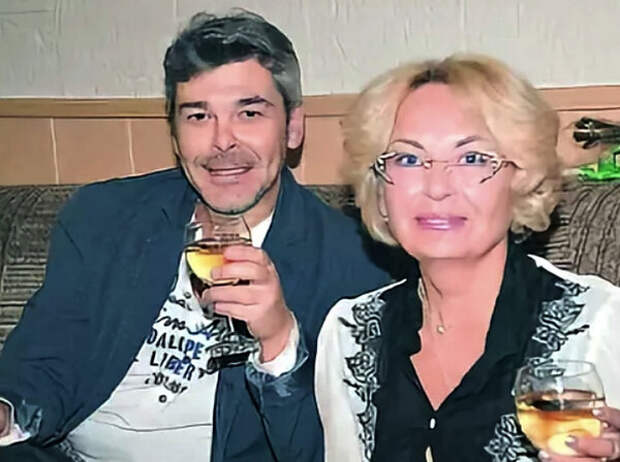 Алексей Никульников с супругой (https://www.navolne.life)