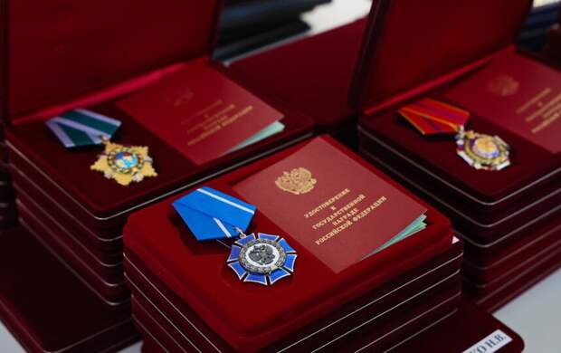 Александр Беглов наградил выдающихся петербуржцев