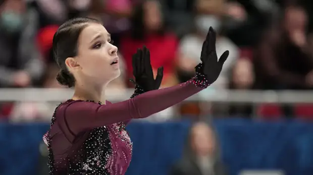 Щербакова показала яркие фотографии с Валиевой и Трусовой с чемпионата России