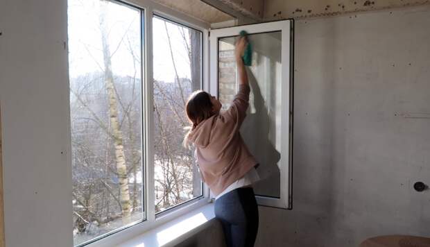 Копеечный способ вымыть даже самые грязные окна до блеска (и без лишней возни)