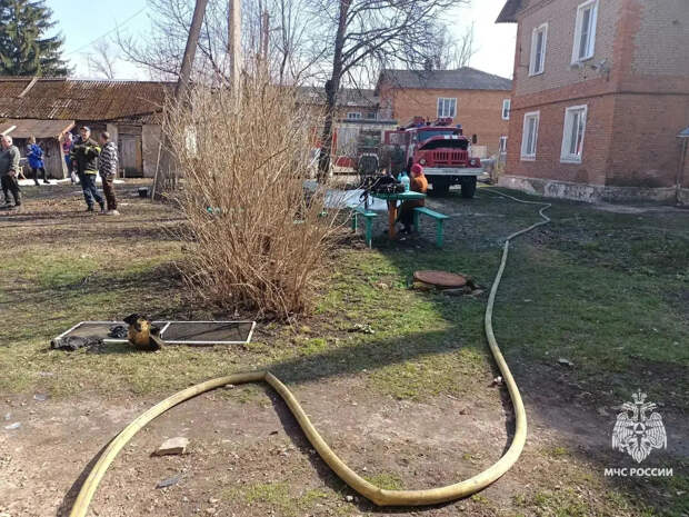 Огнеборцы спасли человека во время пожара в посёлке Дубовка Узловского района