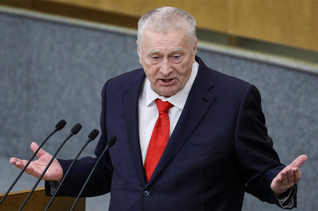 В машине Владимира Жириновского на спинке кресла висели большие домашние часы