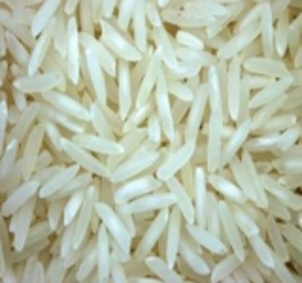 Для начала отварим рис. Подойдут любые сорта риса, главное правило, — чтобы он был длиннозерным. Когда он приготовится, — откидываем его на дуршлаг.	
