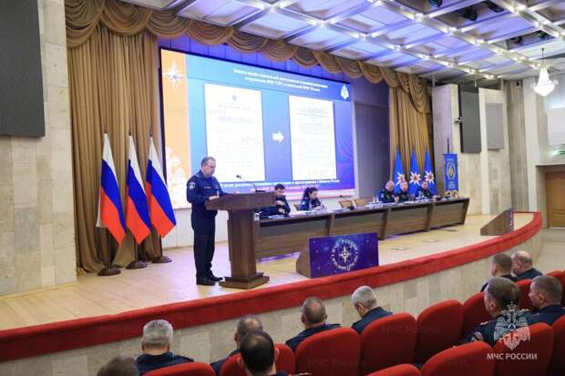 Начальники главных управлений чрезвычайного ведомства встретились с заместителями министра МЧС России