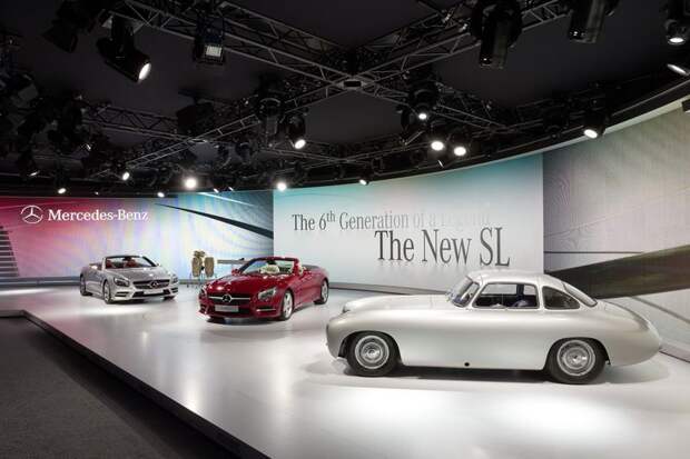 Живая легенда Mercedes 300 SL празднует свое 60-летие (24 фото)