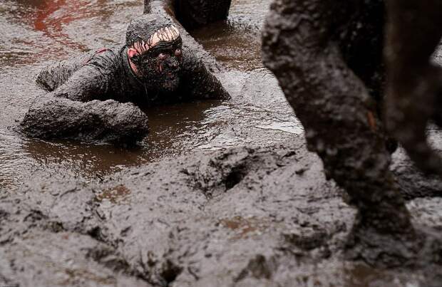 Экстремальный забег по грязи Tough Mudder UK в Чешире