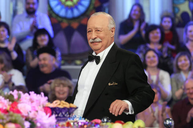 Телеведущий Леонид Якубович в детстве заговорил на испанском во время гипноза