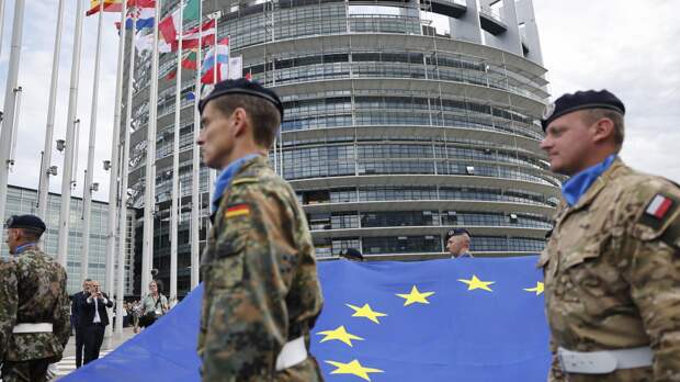 НАТО теперь — банка с пауками. Трамп отрекся от ЕС и вступил на тропу войны