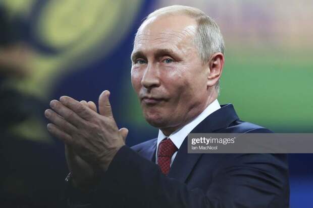Putin-Applause