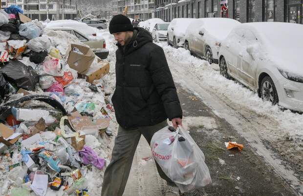 Дома застройщика ПИК погрязли в мусоре