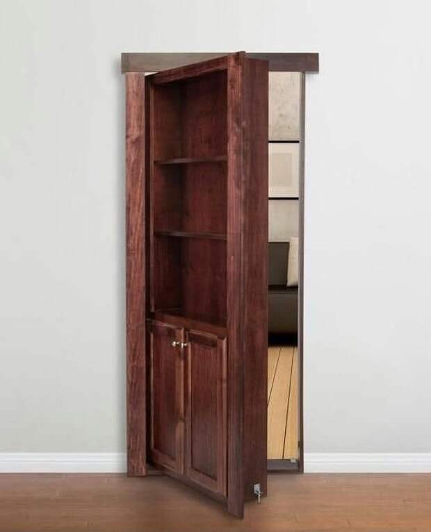 Потайная комната за обычным деревянным шкафом. 