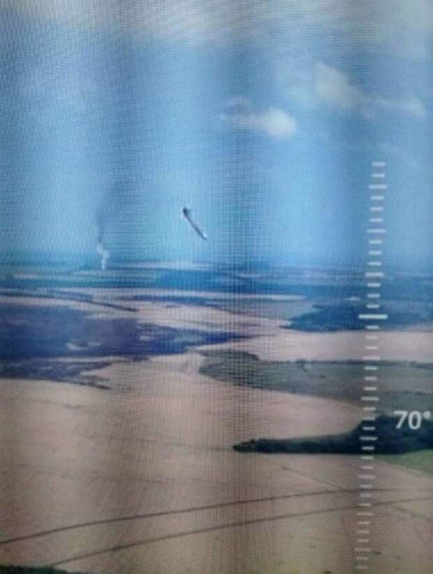 За секунду до поражения: украинский беспилотник заснял ракету ЗРК «Тор» в нескольких метрах от себя