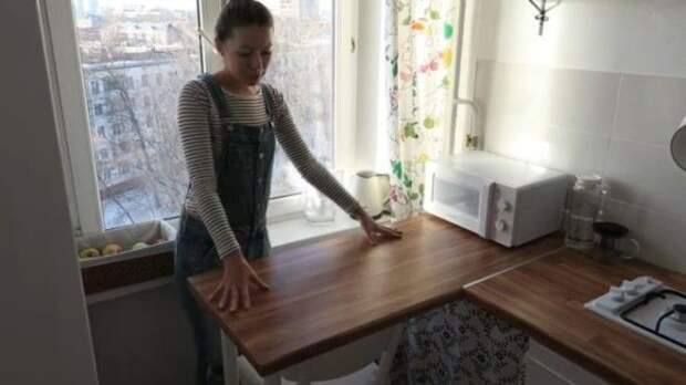 Барная стойка служит столовой зоной в обновленном интерьере кухни. | Фото: cpykami.ru. Барная стойка служит столовой зоной в обновленном интерьере кухни Фото cpykamiru