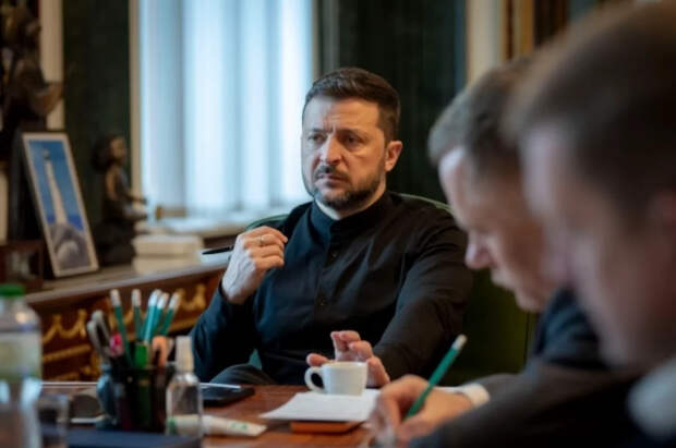 В Киеве заявили об оказываемом на Зеленского давлении для соглашения с РФ