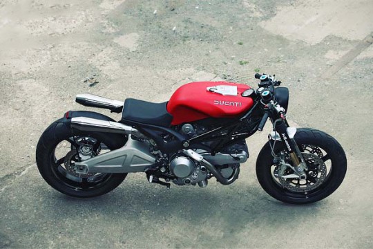 Кастом Ducati Monster 1100 «Flat Red II»