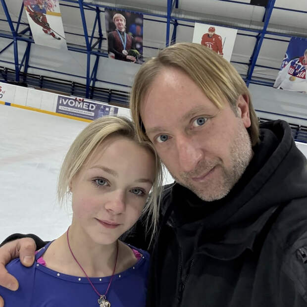 Плющенко отреагировал на возвращение избитой матерью ученицы