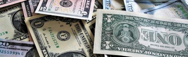 Доллар вырос на торгах в Казахстане