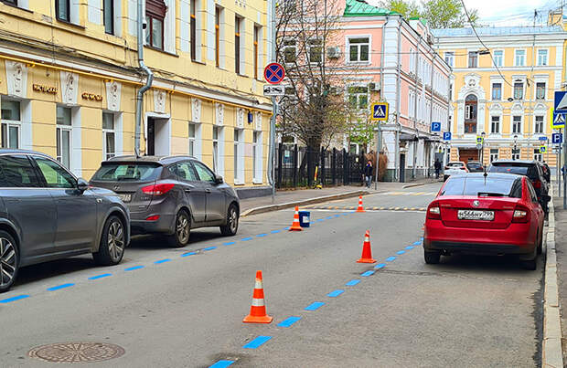 В Москве появилась синяя прерывистая разметка для платной парковки