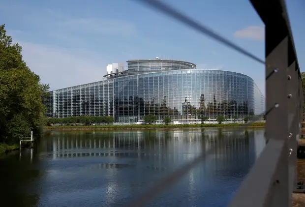 Самоограничения: почему в бундестаге вновь подняли вопрос о снятии санкций ЕС с России