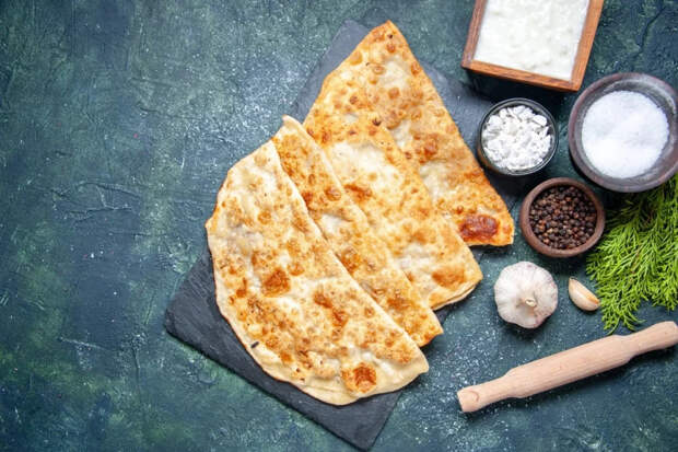 Чебуреки на кефире: золотистые, в пузырьках и с сочной начинкой