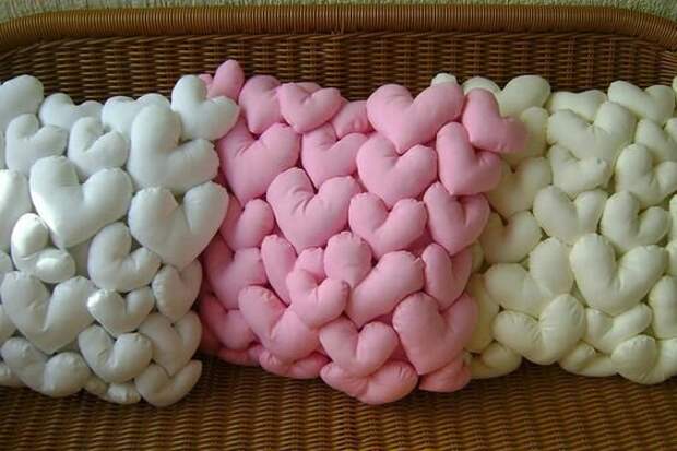 Подушки из сердечек