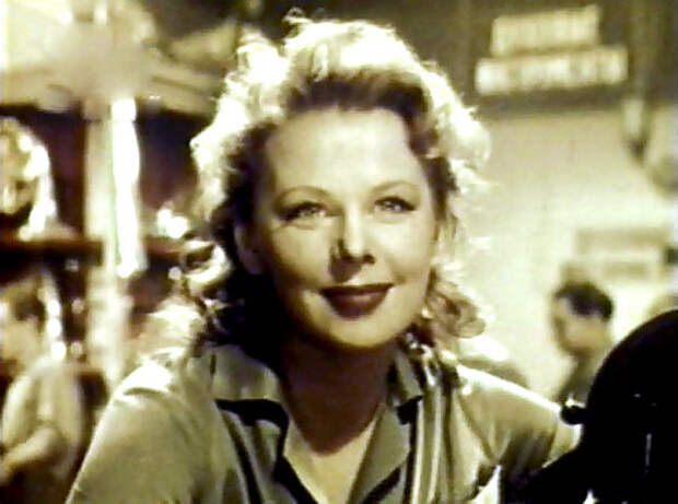 Лариса Кронберг в фильме «Девушка с гитарой» (1958)