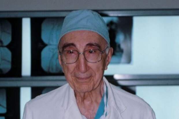 Как прожить почти 100 лет и сохранить ясность ума: философия Майкла Дебейки