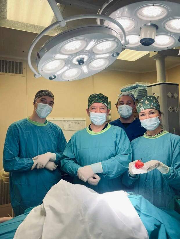 Врачи РКБ Татарстана удалили липому размером с ладонь на лице у мужчины