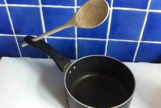 Место для ложки.