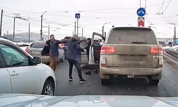 Разборки со стрельбой за место в пробке