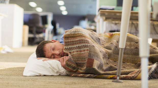 Сон на работе: как устроен в разных странах