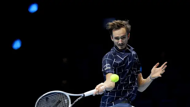 Медведев победил Шварцмана на Итоговом турнире ATP