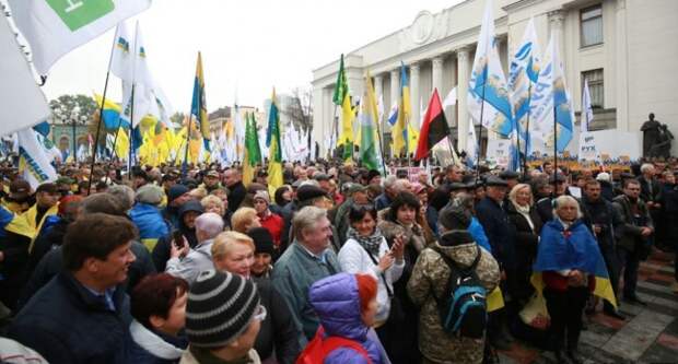 У здания Рады проходит сразу три разных митинга: что требуют активисты?