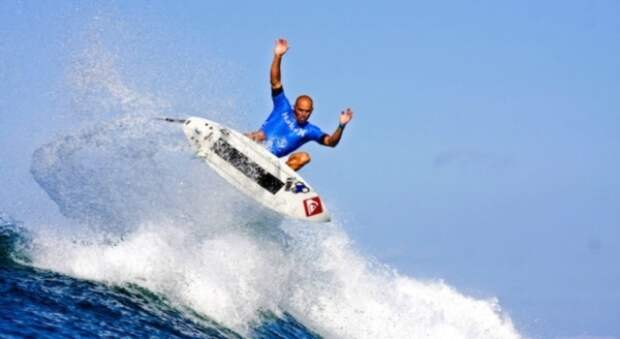 Сегодня все любители волн празднуют Международный день Серфинга