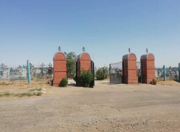 Астраханское кладбище подверглось атаке вандалов